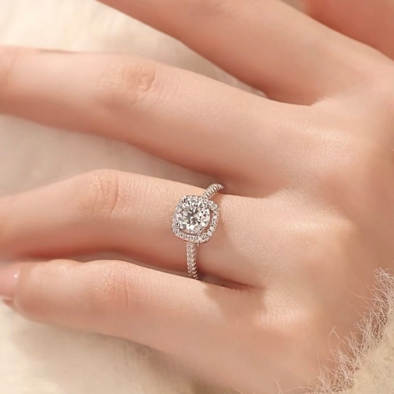 0.5/1 Carat Sparkling Moissanite Ring, 925 Silver